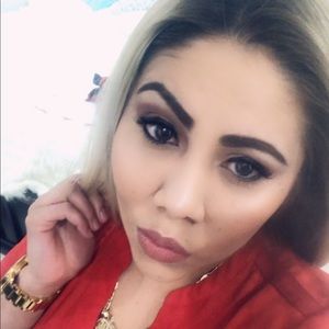 Meet your Posher, Claudia